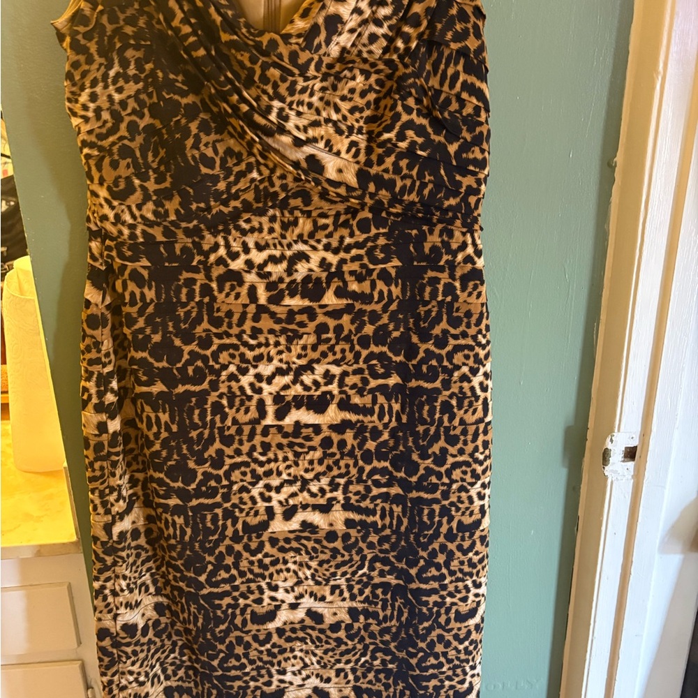 Sleeveless Leopard Print Midi Dress in Tan and Black